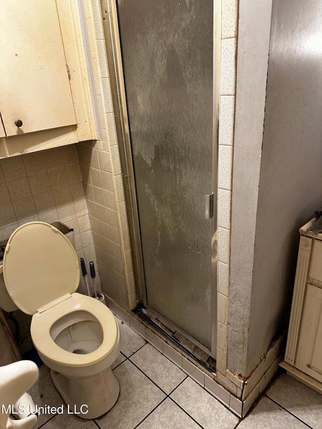 4668 Norway Dr, Jackson, MS 39206 - bathroom with a shower stall, toilet, tile patterned floors, and tile walls