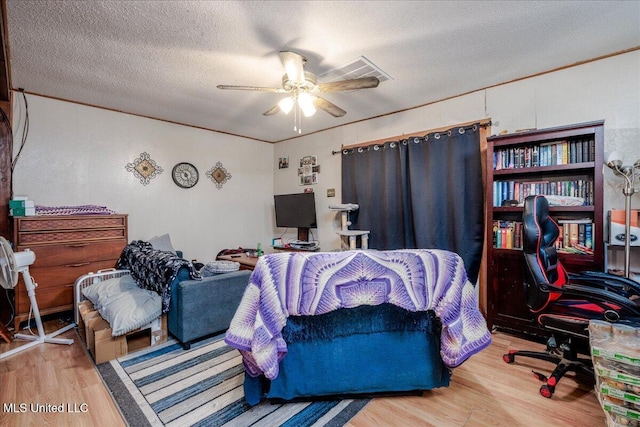 2880 Briarwood Dr, Horn Lake, MS 38637 - living area with wood finished floors, a desk, ceiling fan, and a textured ceiling