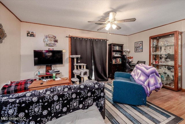 2880 Briarwood Dr, Horn Lake, MS 38637 - living area with ornamental molding, wood finished floors, a ceiling fan, and a textured ceiling