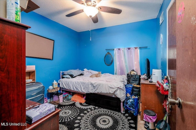 2880 Briarwood Dr, Horn Lake, MS 38637 - bedroom featuring a ceiling fan