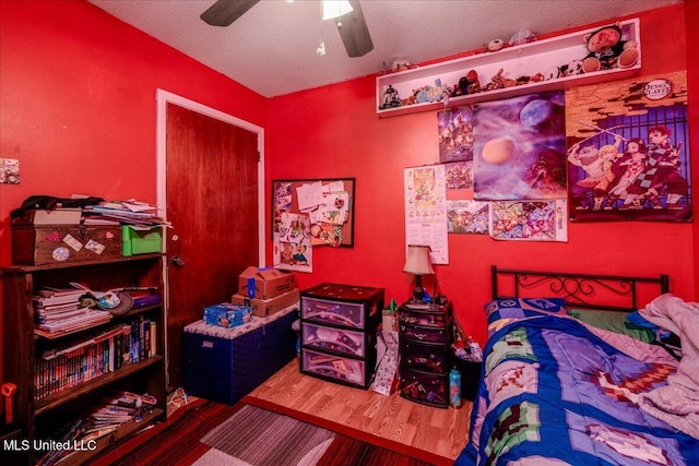2880 Briarwood Dr, Horn Lake, MS 38637 - bedroom featuring wood finished floors, ceiling fan, and a textured ceiling