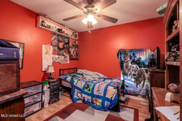 2880 Briarwood Dr, Horn Lake, MS 38637 - bedroom with wood finished floors and a ceiling fan