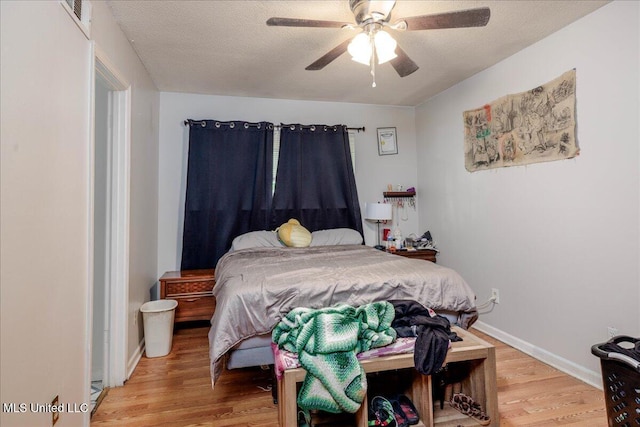 2880 Briarwood Dr, Horn Lake, MS 38637 - bedroom with light wood-type flooring and a ceiling fan