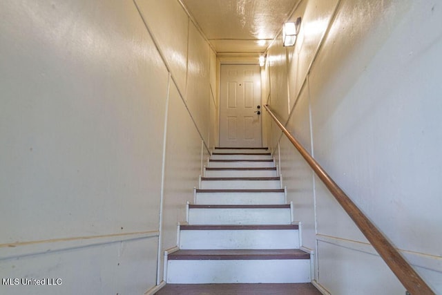 11088 Tahiti St, Bay Saint Louis, MS 39520 - view of stairway