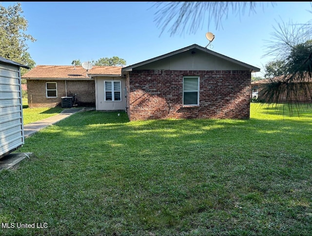 rear view of house featuring a lawn