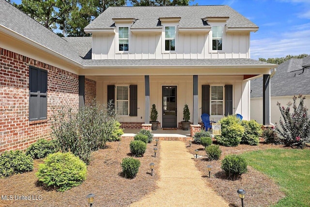 view of front facade featuring a porch