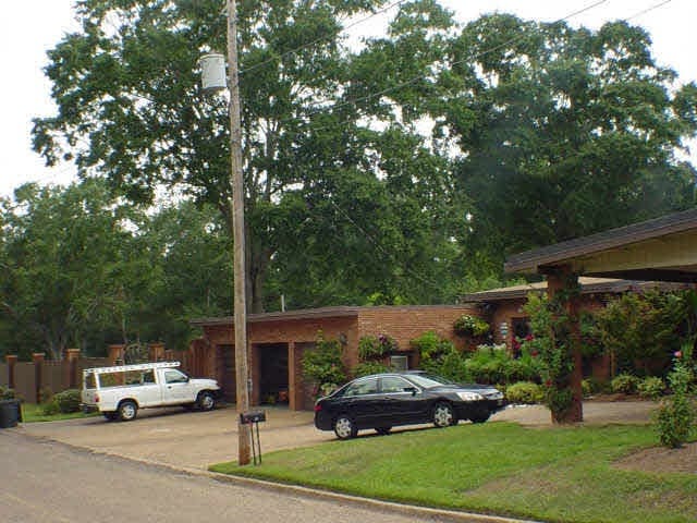 view of front of home with a front yard