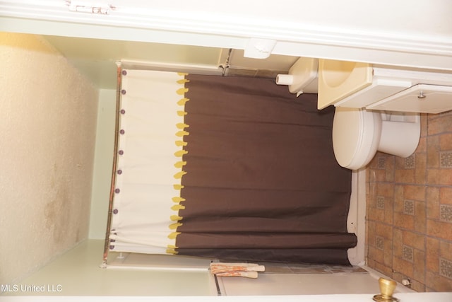 3828 California Ave, Jackson, MS 39213 - view of bathroom