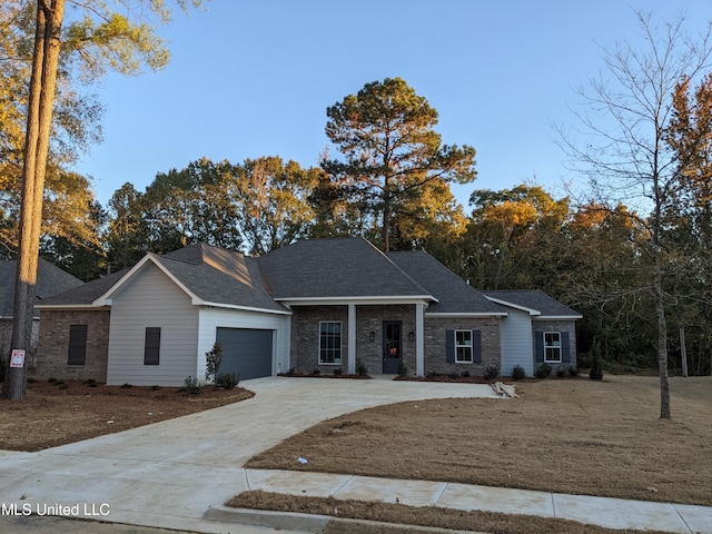 view of front facade featuring a garage