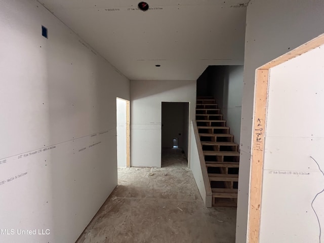 7356 Mockingbird Ln, Olive Branch, MS 38654 - corridor featuring stairway