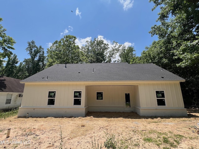 7356 Mockingbird Ln, Olive Branch, MS 38654 - back of property featuring a shingled roof