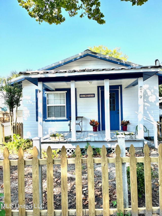 view of front of property featuring covered porch