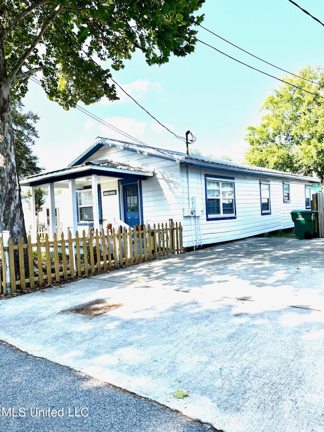 view of front of property