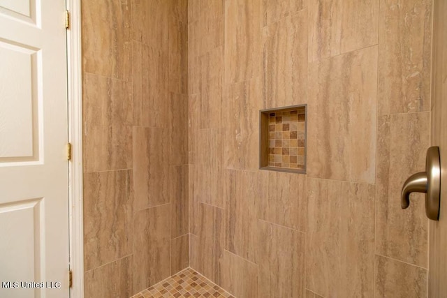 13128 Hanover Dr, Ocean Springs, MS 39564 - bathroom view of tiled shower