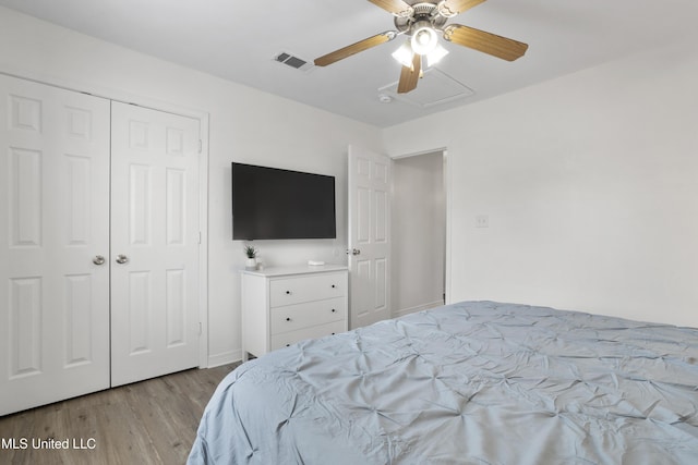 bedroom featuring ceiling fan, light wood-type flooring, and a closet