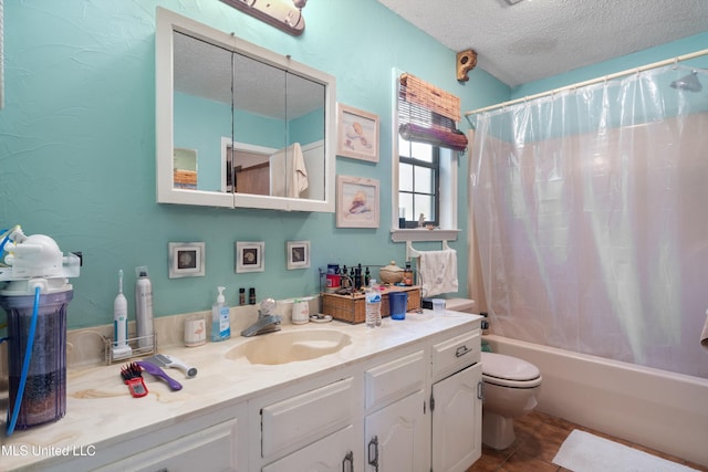 1825 Brookhaven Dr, Southaven, MS 38671 - full bath featuring a textured ceiling, shower / bathtub combination with curtain, vanity, and tile patterned floors