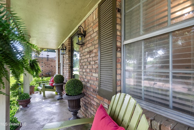 1825 Brookhaven Dr, Southaven, MS 38671 - view of porch