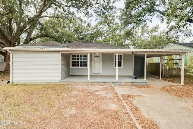 view of front of house featuring a porch and a carport