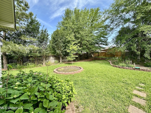 view of yard featuring a fenced backyard