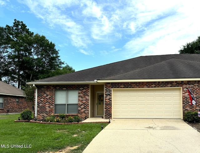 view of front facade featuring a front yard and a garage