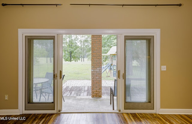 3099 E Fairway Dr, Brandon, MS 39047 - entryway featuring wood finished floors and baseboards