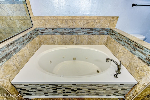 3099 E Fairway Dr, Brandon, MS 39047 - bathroom featuring a jetted tub