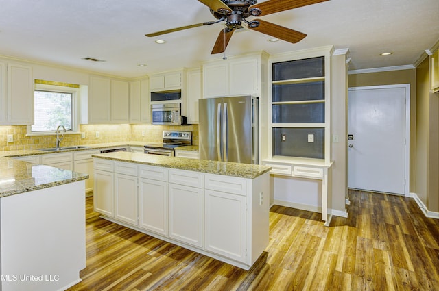3099 E Fairway Dr, Brandon, MS 39047 - kitchen featuring appliances with stainless steel finishes, a sink, light wood finished floors, white cabinetry, and recessed lighting