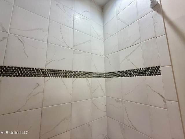 101 E E President, Greenwood, MS 38930 - full bath featuring tiled shower