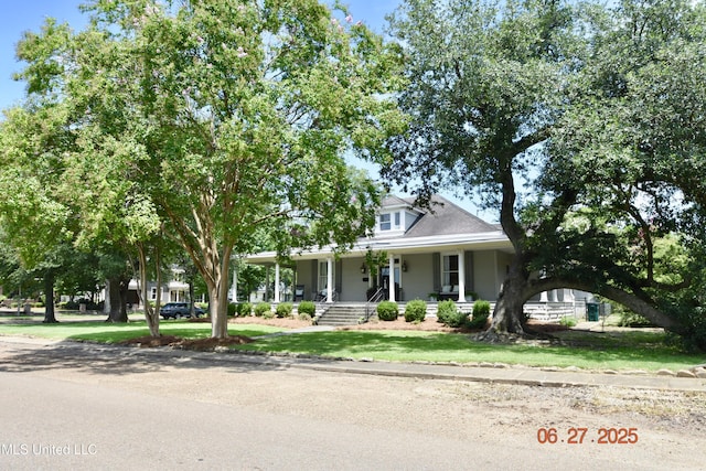 101 E E President, Greenwood, MS 38930 - farmhouse inspired home featuring a porch and a front yard