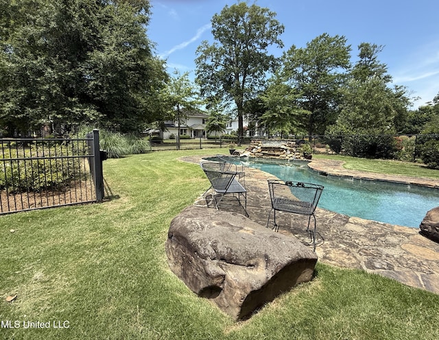 101 E E President, Greenwood, MS 38930 - view of pool featuring a patio