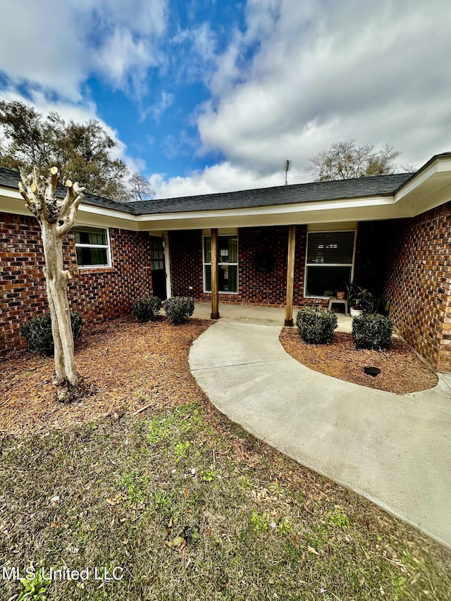 view of front of property