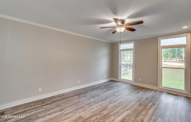 spare room featuring ornamental molding, light hardwood / wood-style floors, and ceiling fan