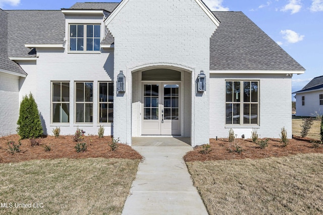 entrance to property with a yard