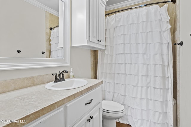 bathroom featuring toilet, a shower with shower curtain, crown molding, and vanity