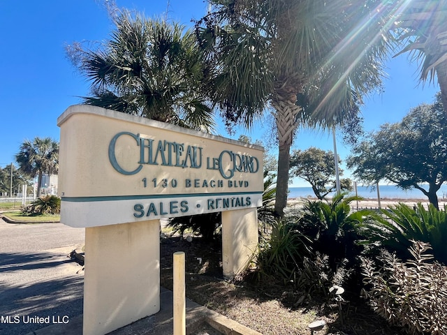 view of community / neighborhood sign