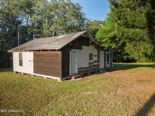 exterior space with a yard