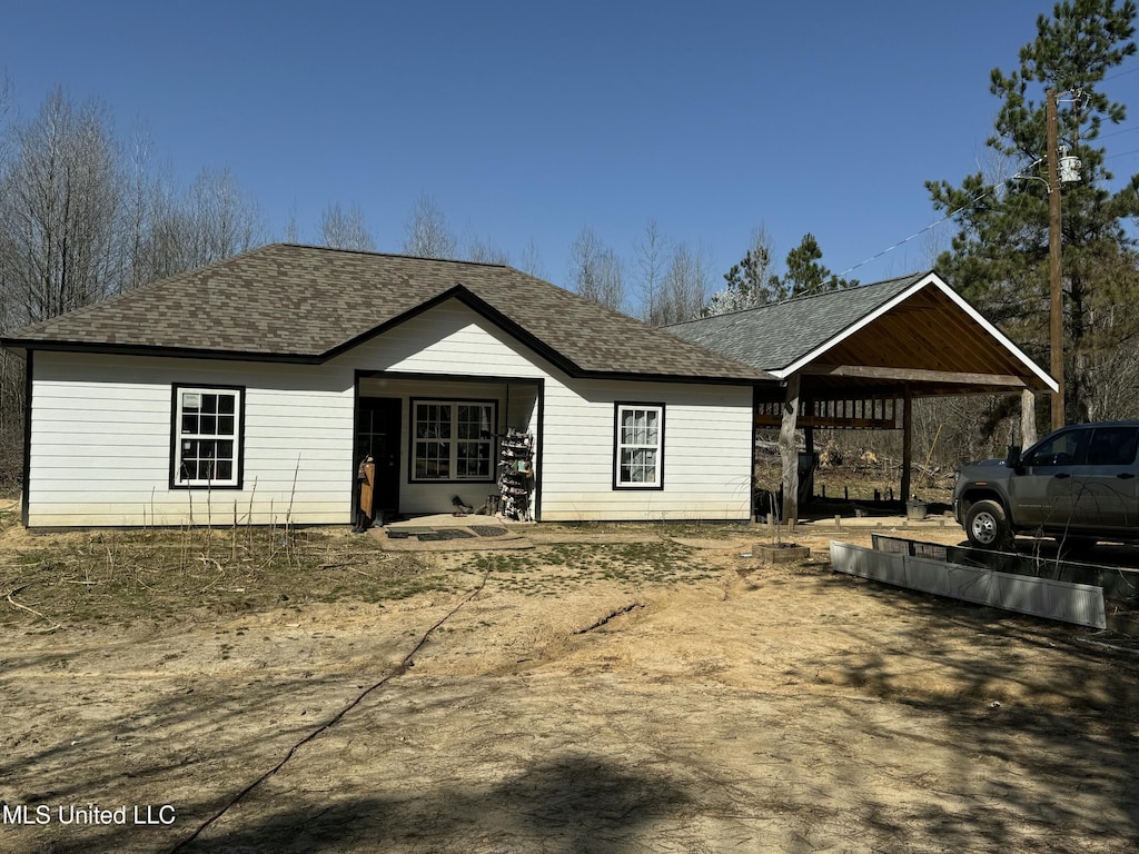 157 Ridge Rd, Sarah, MS 38665 - ranch-style home with roof with shingles