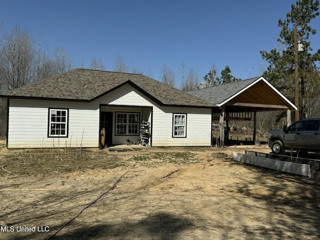 157 Ridge Rd, Sarah, MS 38665 - ranch-style home with roof with shingles