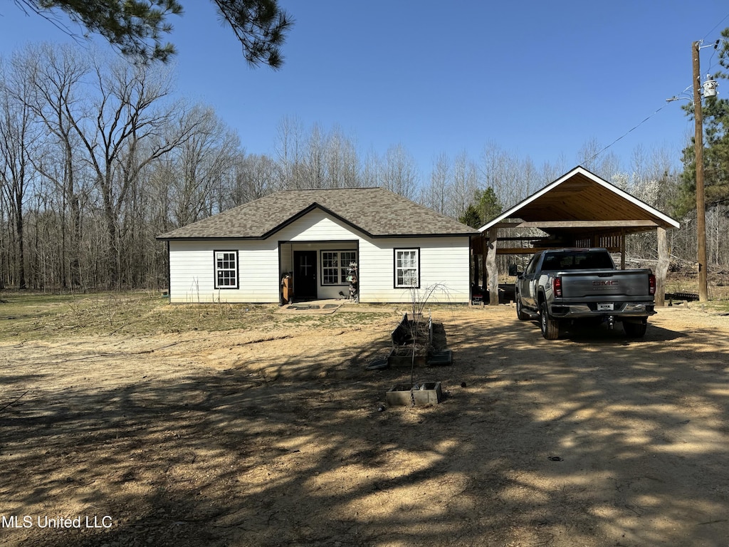 157 Ridge Rd, Sarah, MS 38665 - single story home with a carport, roof with shingles, and dirt driveway