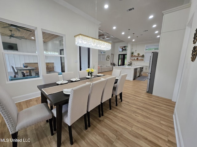 dining space with a ceiling fan, light wood-style floors, ornamental molding, visible vents, and recessed lighting