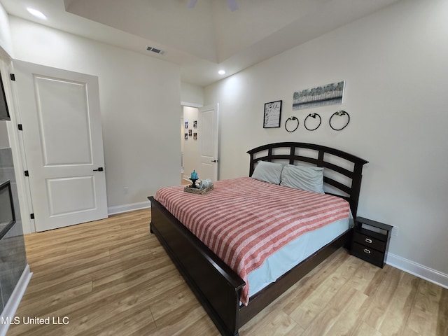 bedroom with recessed lighting, light wood-type flooring, visible vents, and baseboards