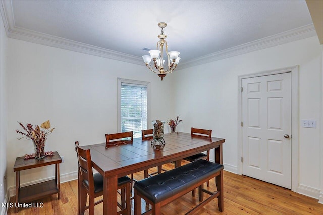 dining area featuring ornamental molding, light hardwood / wood-style flooring, and an inviting chandelier