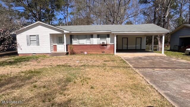 ranch-style house featuring crawl space, brick siding, concrete driveway, and a front lawn