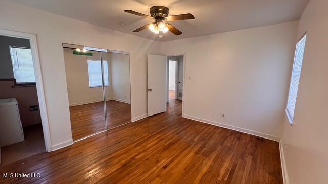 unfurnished bedroom with wood finished floors, baseboards, and ceiling fan