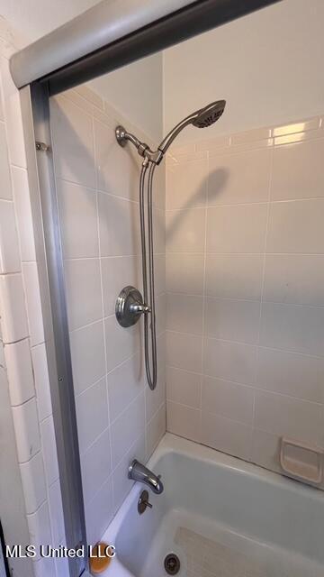 bathroom featuring shower / bathtub combination