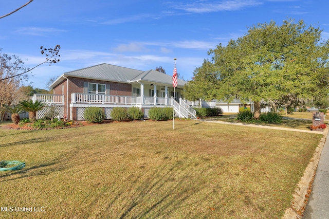 view of front facade featuring covered porch and a front yard