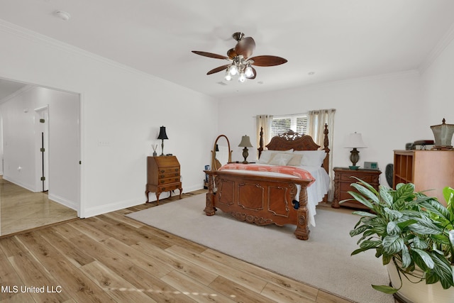 bedroom featuring ceiling fan, crown molding, and light hardwood / wood-style floors