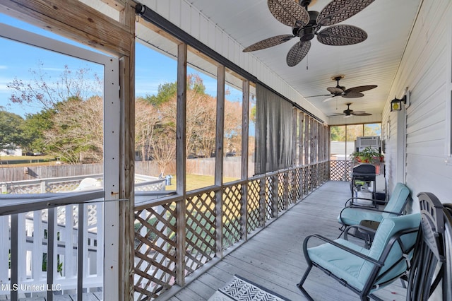 sunroom with ceiling fan