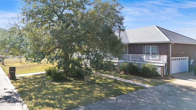 view of front facade with a front yard, a garage, and covered porch