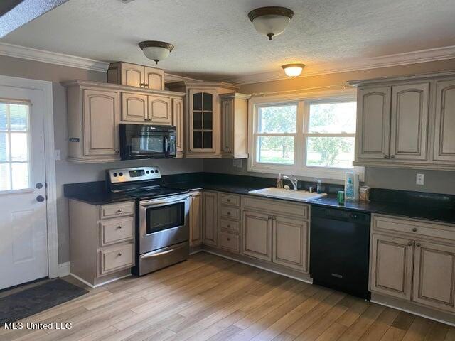 kitchen featuring light hardwood / wood-style flooring, sink, black appliances, crown molding, and a textured ceiling